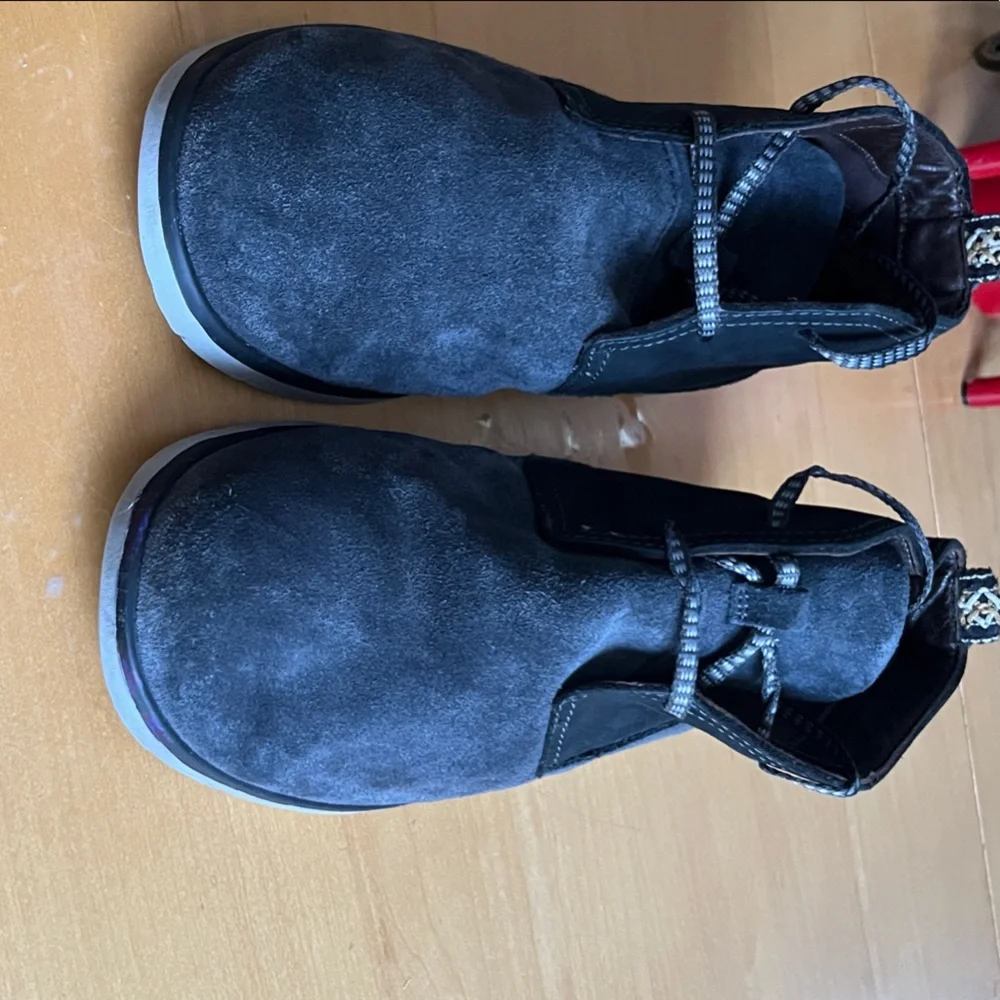 UGG Men's Charcoal leather Chukka Boots with gray Soles